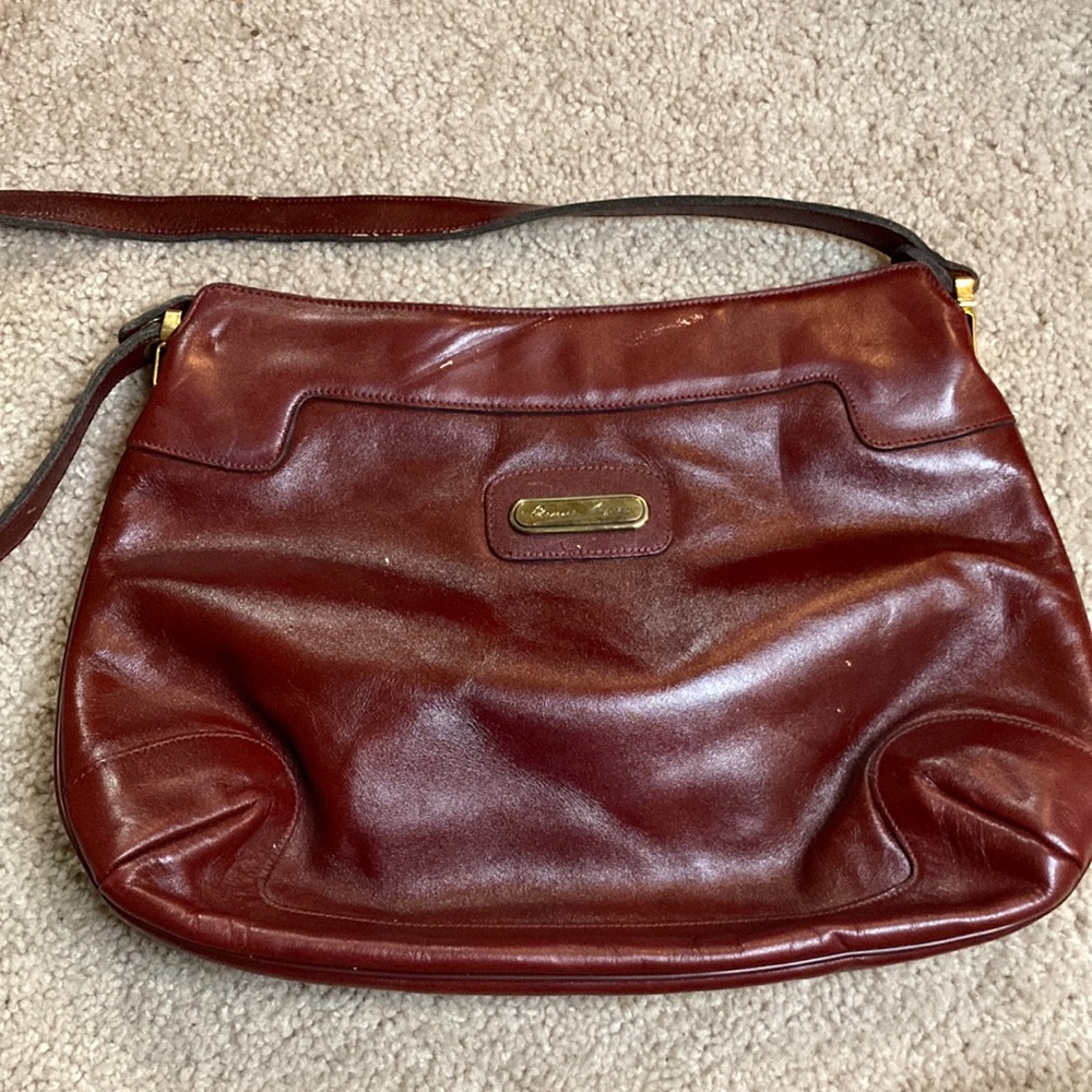 Red leather purse. Etienne Agner